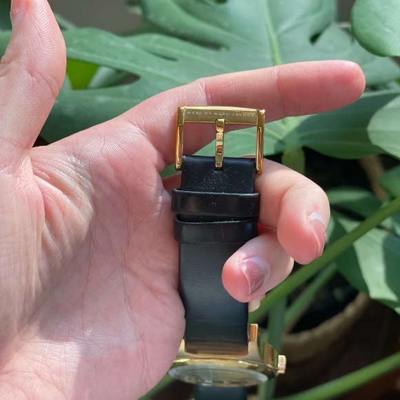 Marc by Marc Jacobs Henry Skeleton watch black leather strap with gold face - Picture 6 of 10